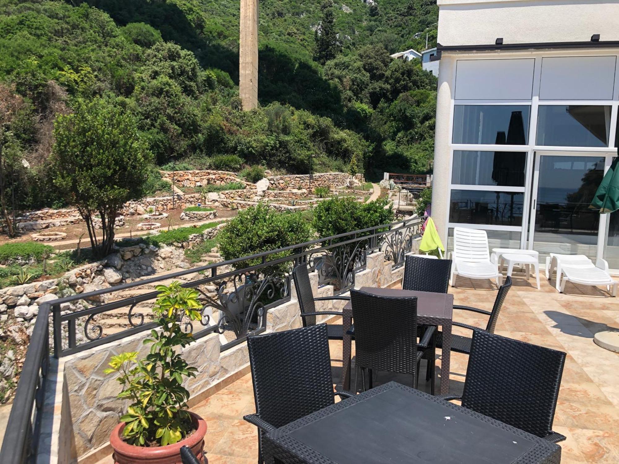 Novalic Hotel Dobra Voda Luaran gambar