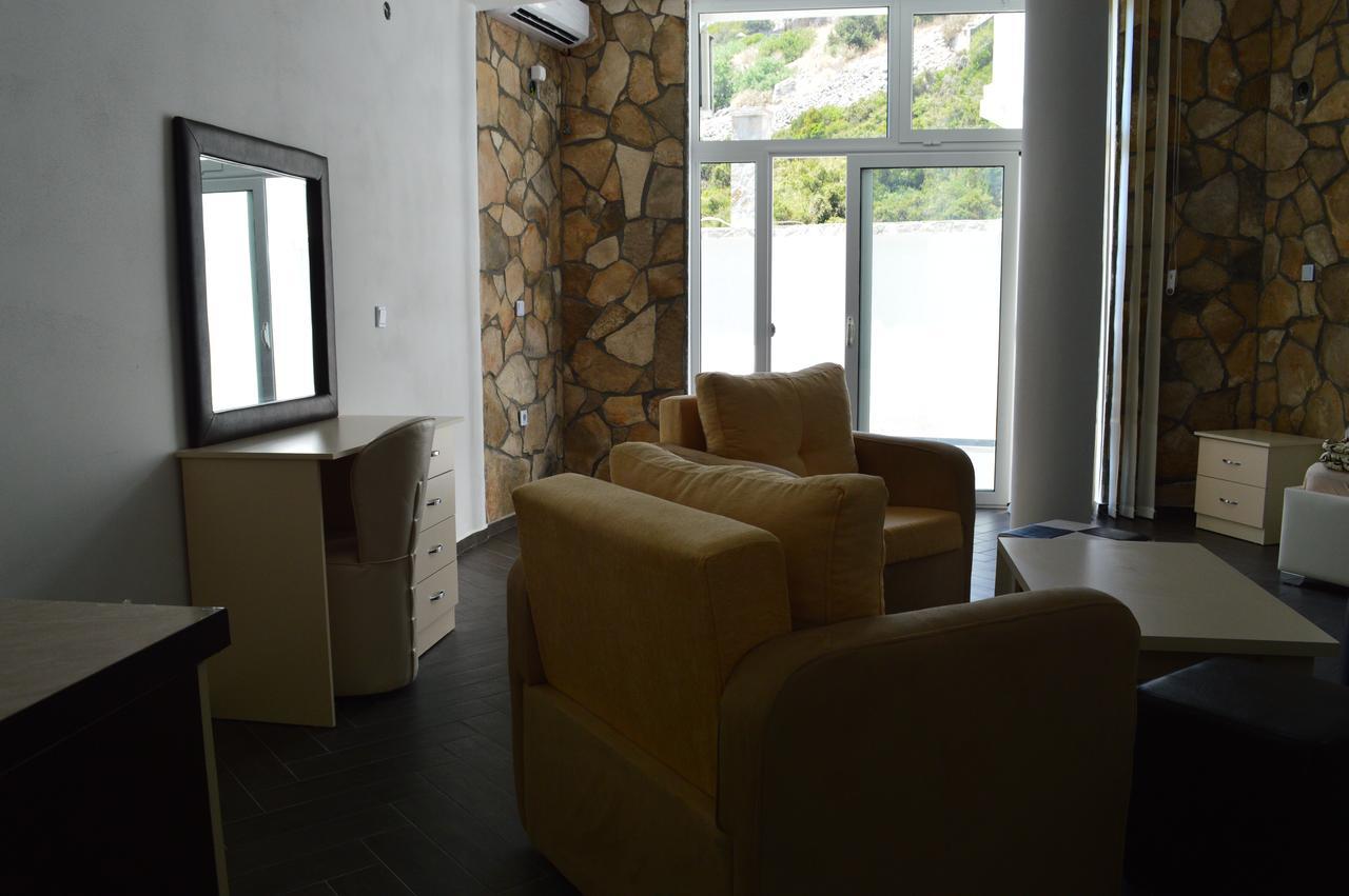 Novalic Hotel Dobra Voda Luaran gambar